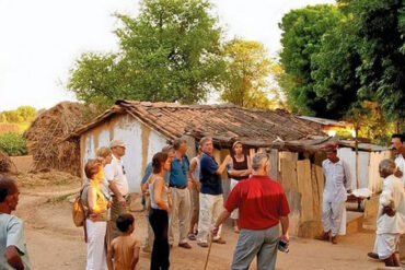 Voyage en groupe dans un village du Rajasthan